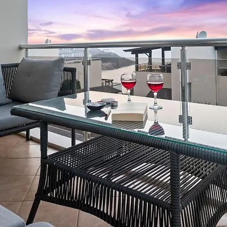 Sunset Luxury Getaway ~ Sea Views ~ Pool ~ Beach Apartamento