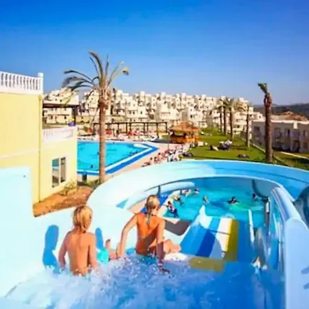 Apartamento Sunset Luxury Getaway ~ Sea Views ~ Pool ~ Beach *