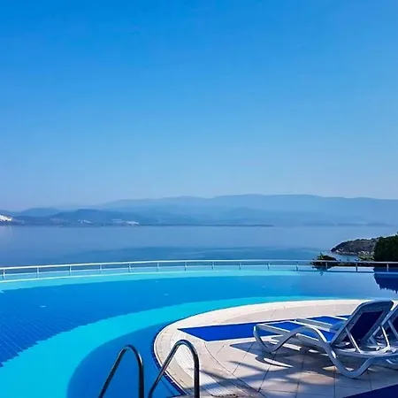 Sunset Luxury Getaway ~ Sea Views ~ Pool ~ Beach Apartamento