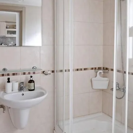 Sunset Luxury Getaway ~ Sea Views ~ Pool ~ Beach Apartamento *